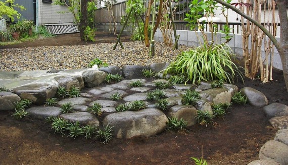 さりげなく蹲の有るお庭 株式会社やまなか園建設